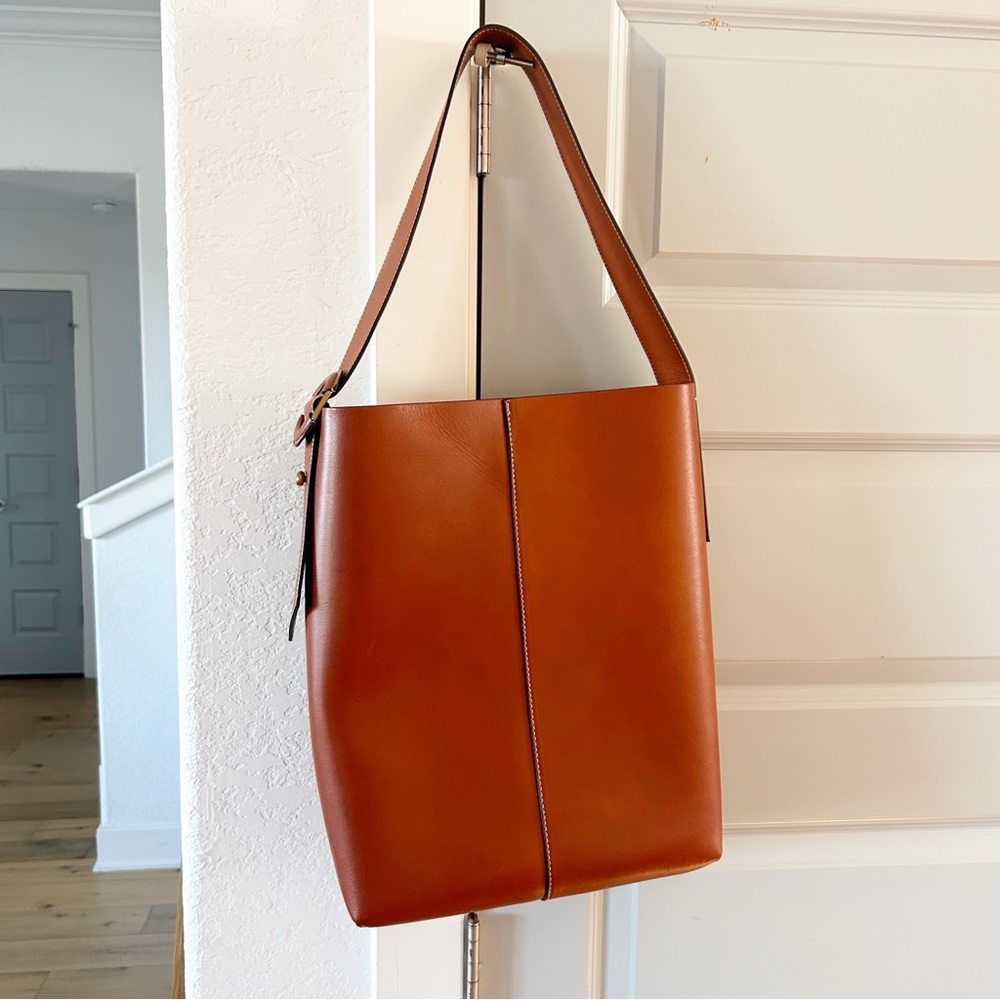 Banana Republic Vida Leather Shoulder Bag Saddle Brown - Picture 6 of 9